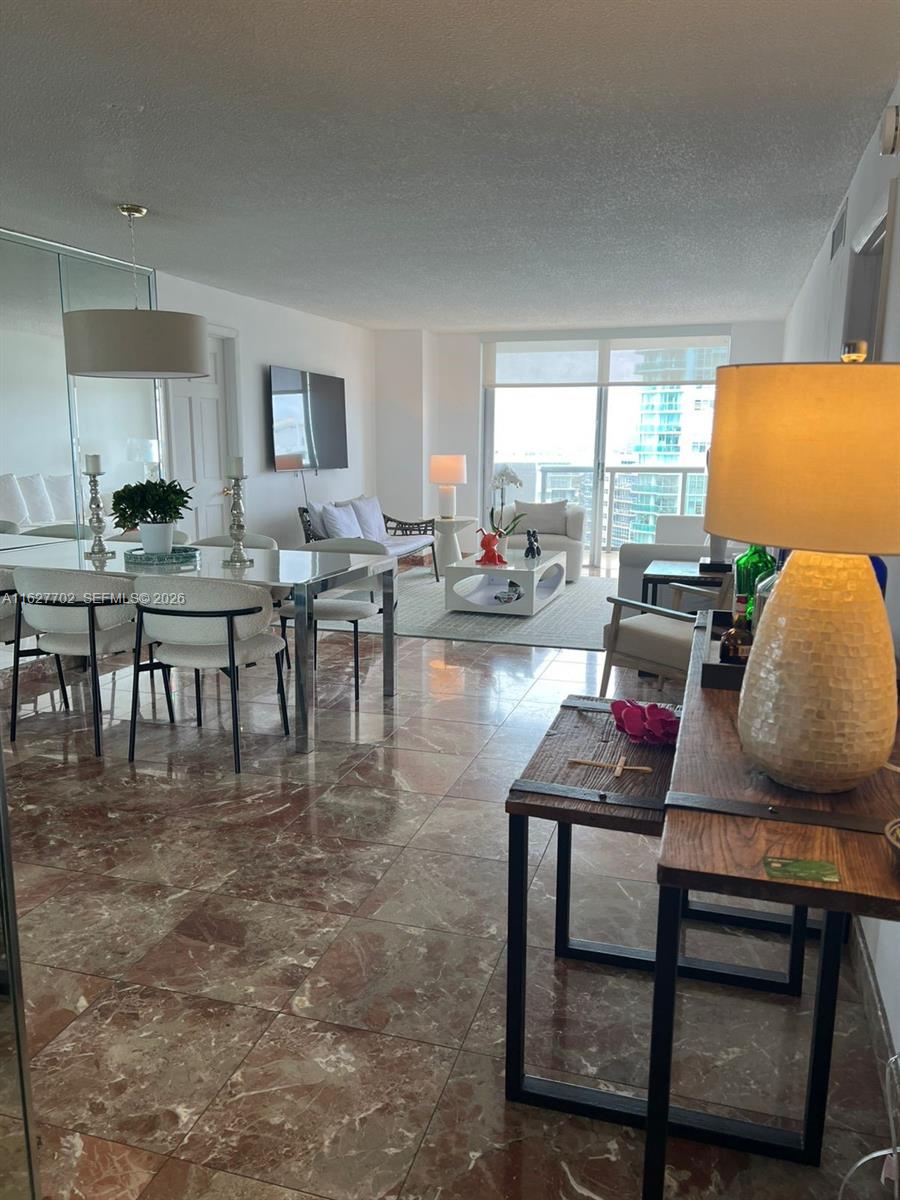 6039 Collins Ave #1728, Miami Beach FL 33140