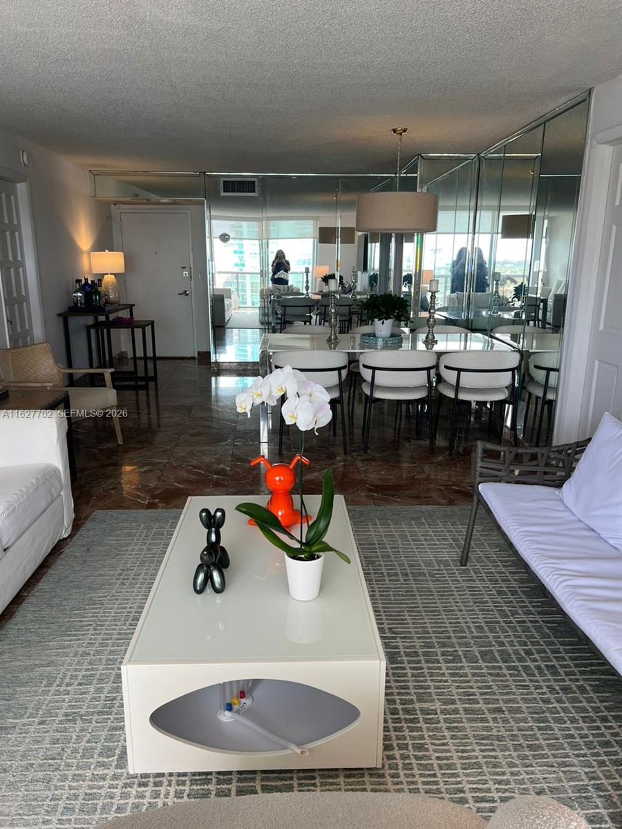 6039 Collins Ave #1728, Miami Beach FL 33140
