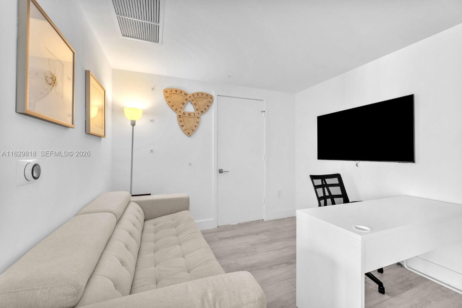 121 NE 34th St #905, Miami FL 33137