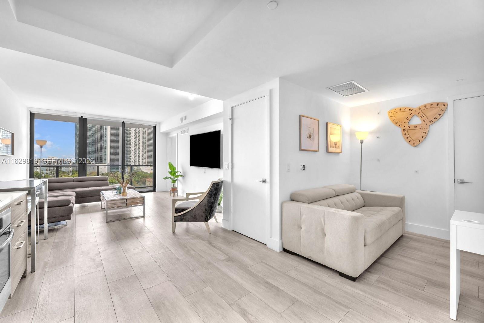121 NE 34th St #905, Miami FL 33137