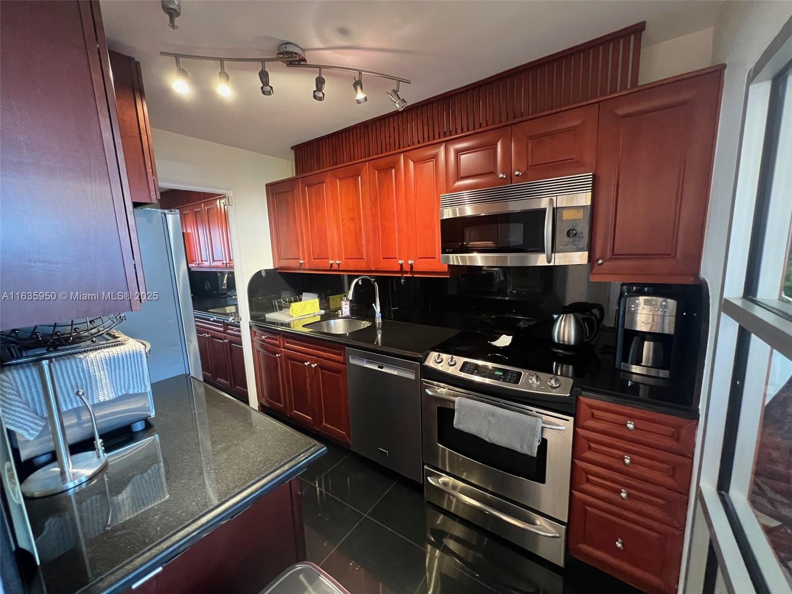 100 Lincoln Rd #1633, Miami Beach FL 33139