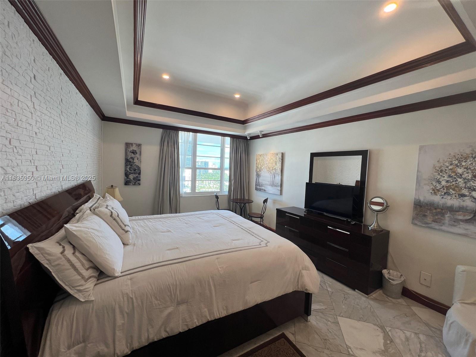 100 Lincoln Rd #1633, Miami Beach FL 33139