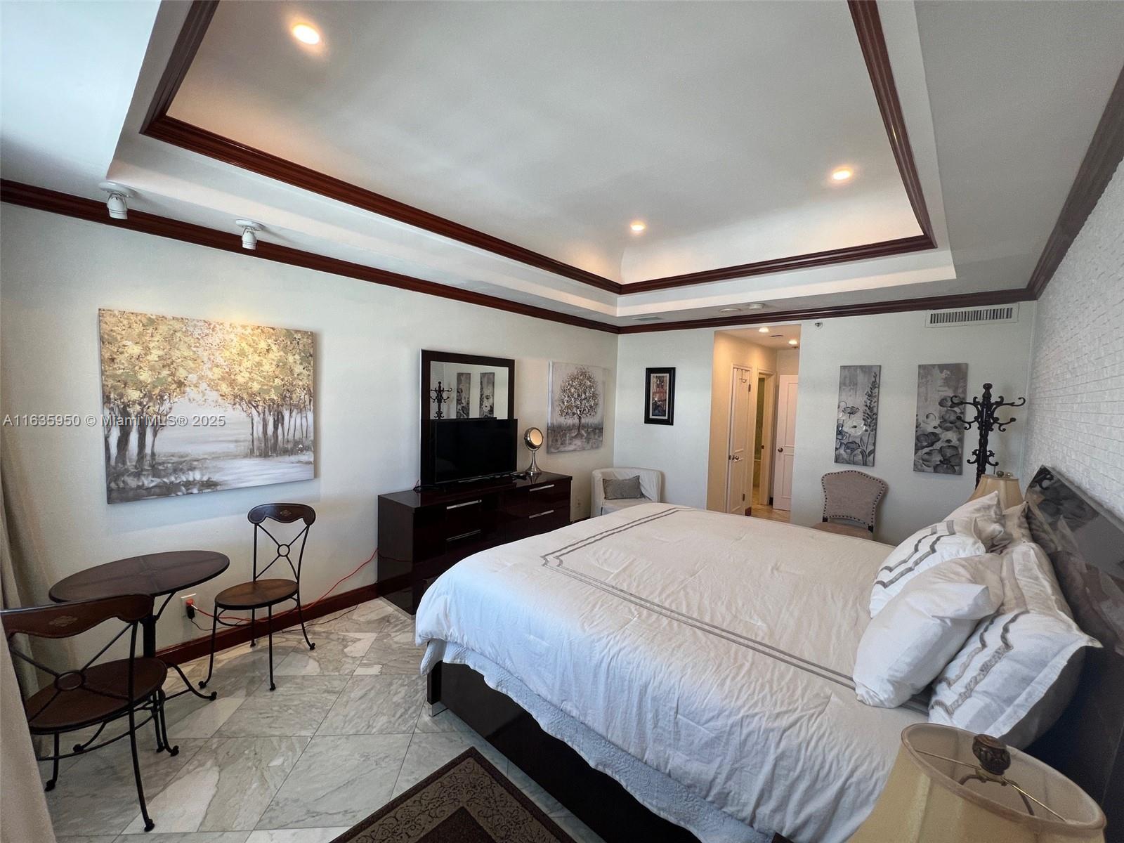100 Lincoln Rd #1633, Miami Beach FL 33139