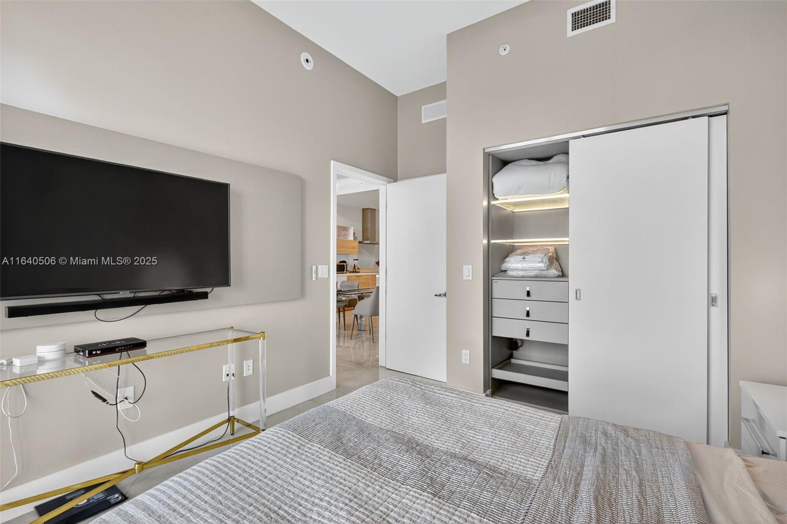 16385 Biscayne Blvd #PH7, North Miami Beach FL 33160