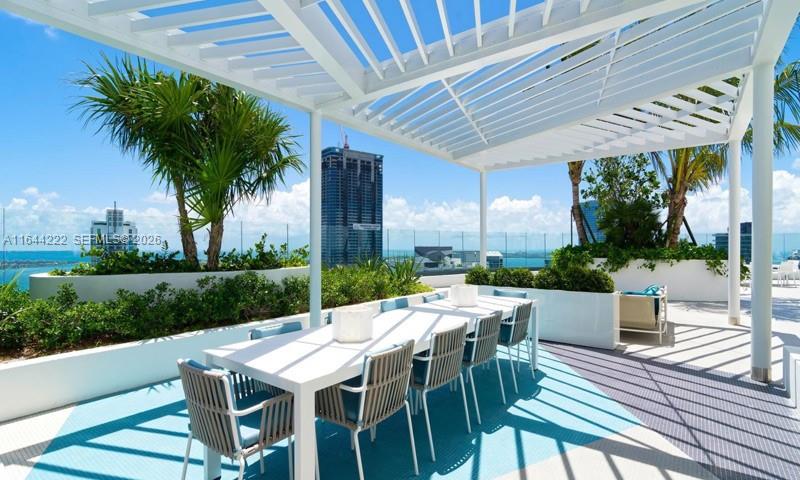 45 SW 9th St #1005, Miami FL 33130