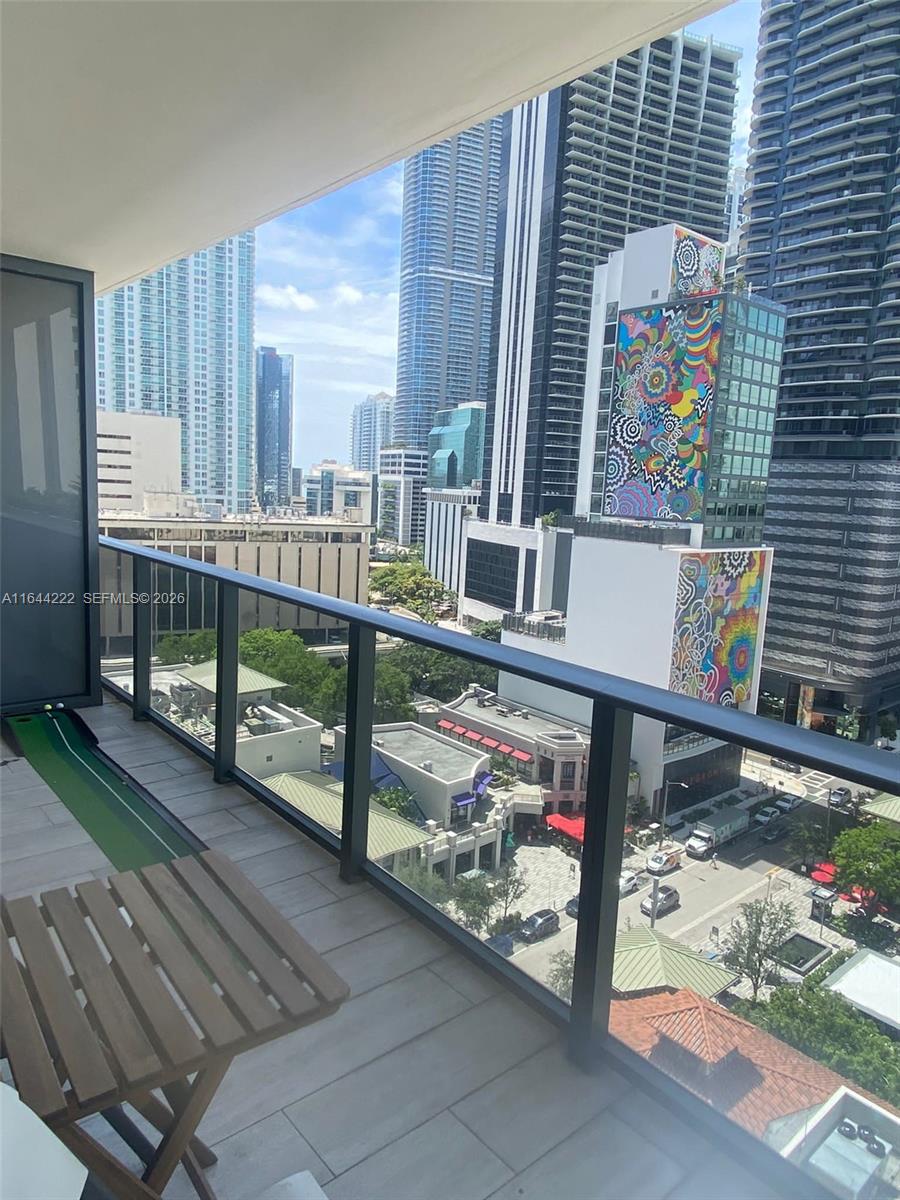45 SW 9th St #1005, Miami FL 33130