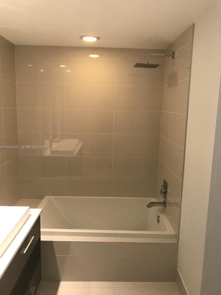 45 SW 9th St #1005, Miami FL 33130