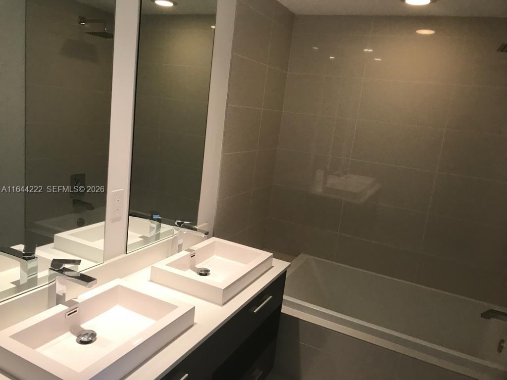 45 SW 9th St #1005, Miami FL 33130