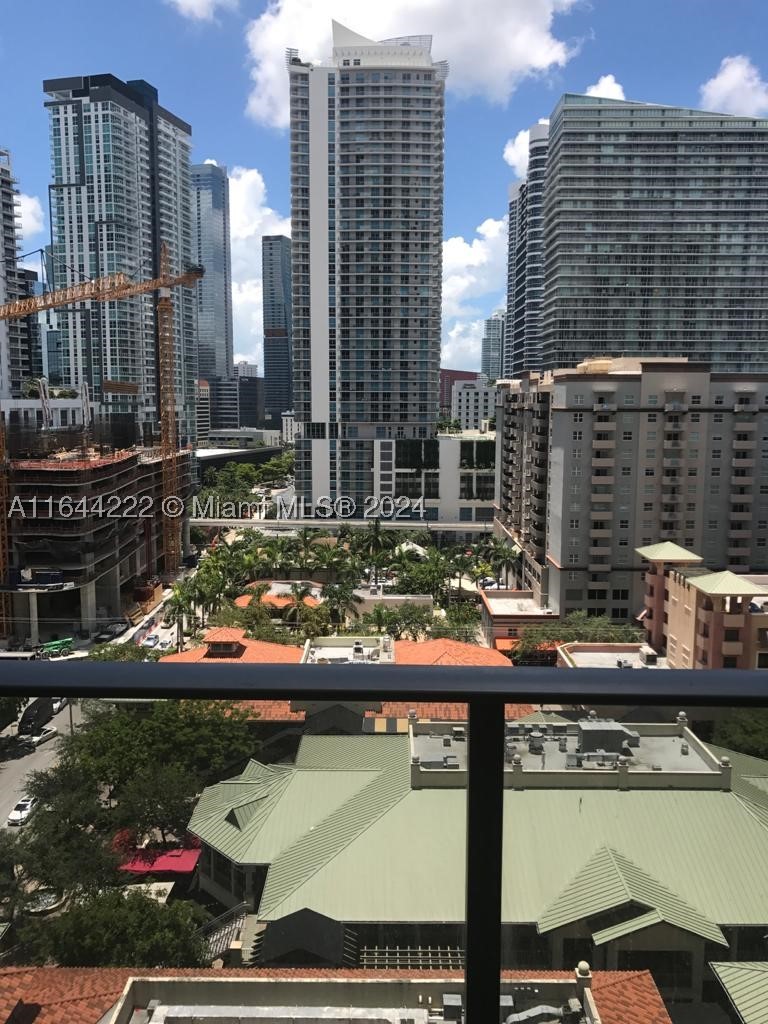 45 SW 9th St #1005, Miami FL 33130