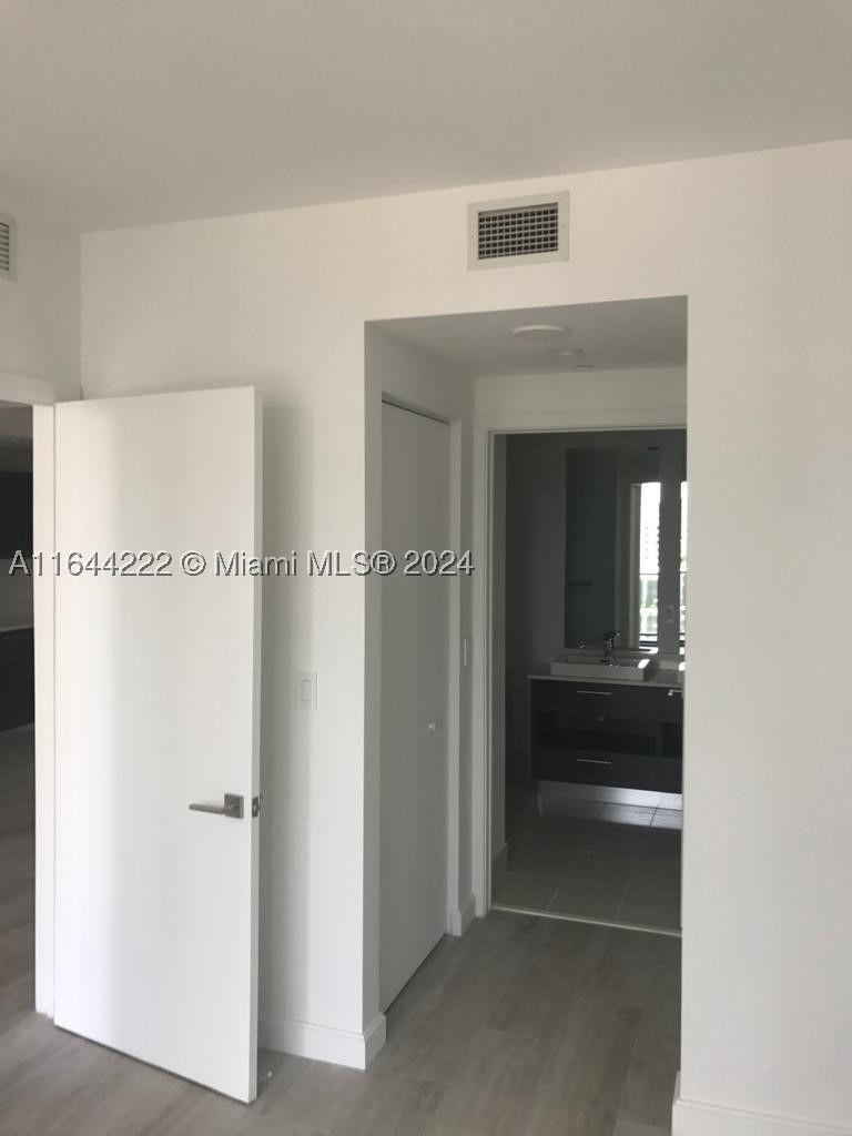 45 SW 9th St #1005, Miami FL 33130