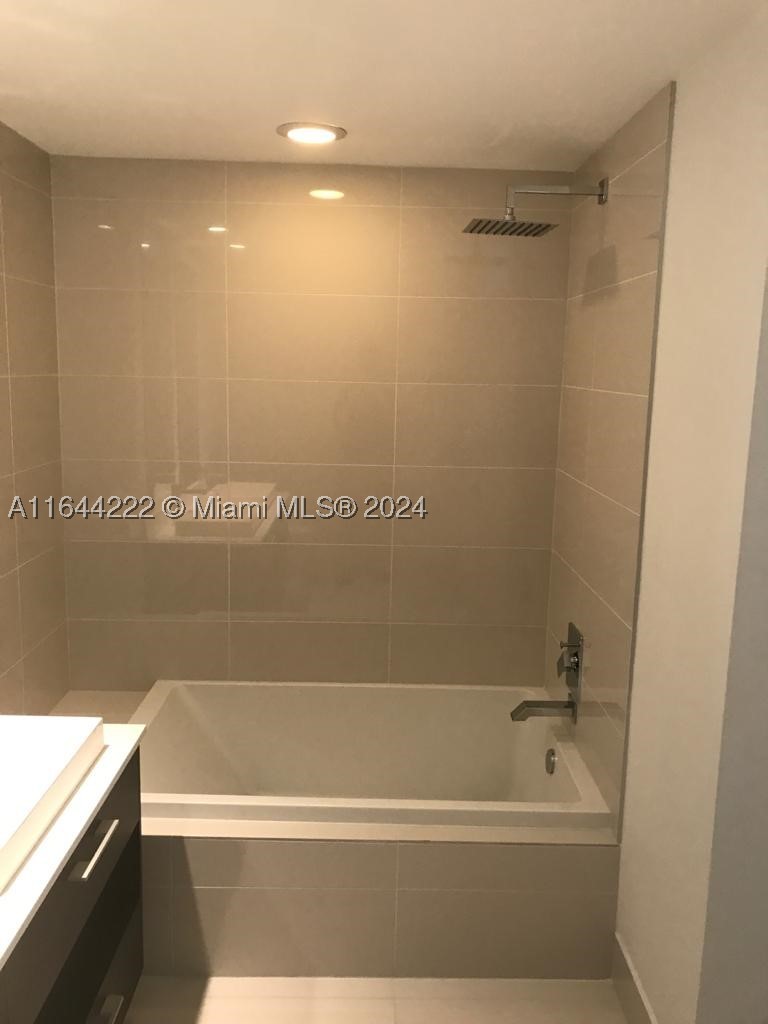 45 SW 9th St #1005, Miami FL 33130