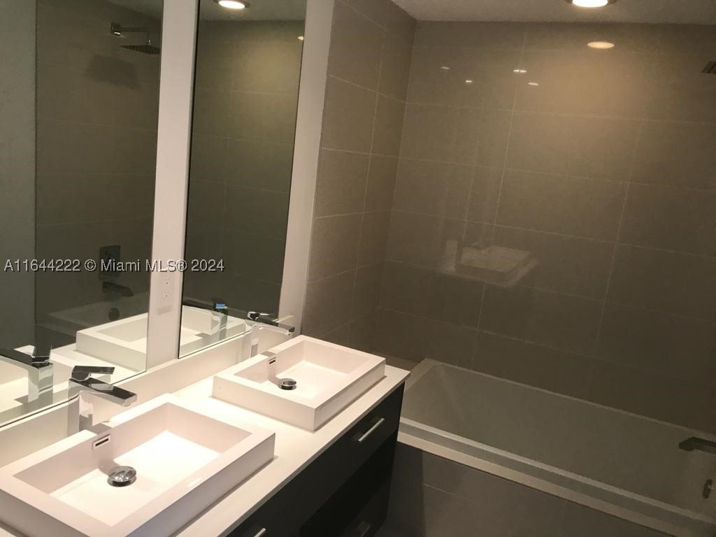 45 SW 9th St #1005, Miami FL 33130