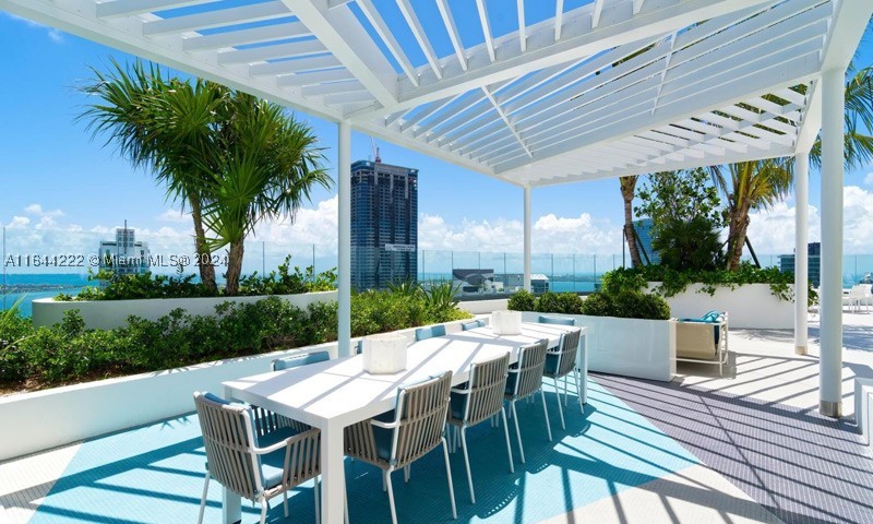 45 SW 9th St #1005, Miami FL 33130