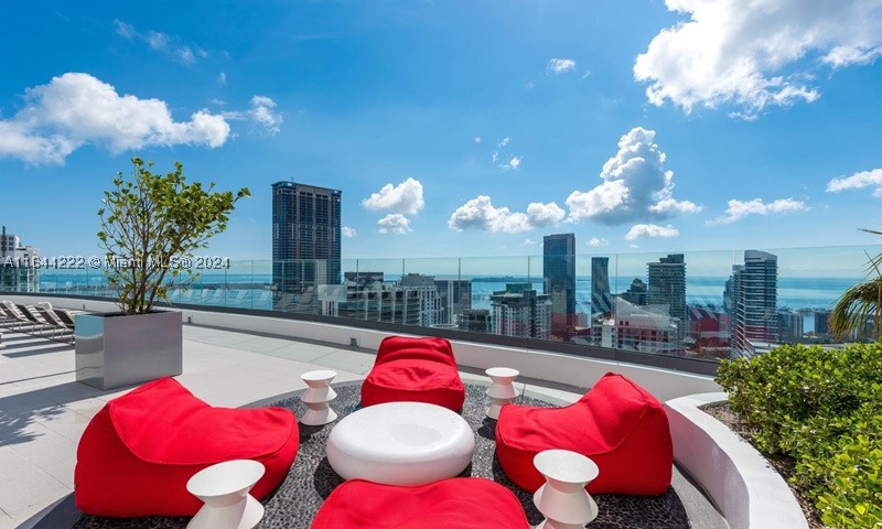 45 SW 9th St #1005, Miami FL 33130