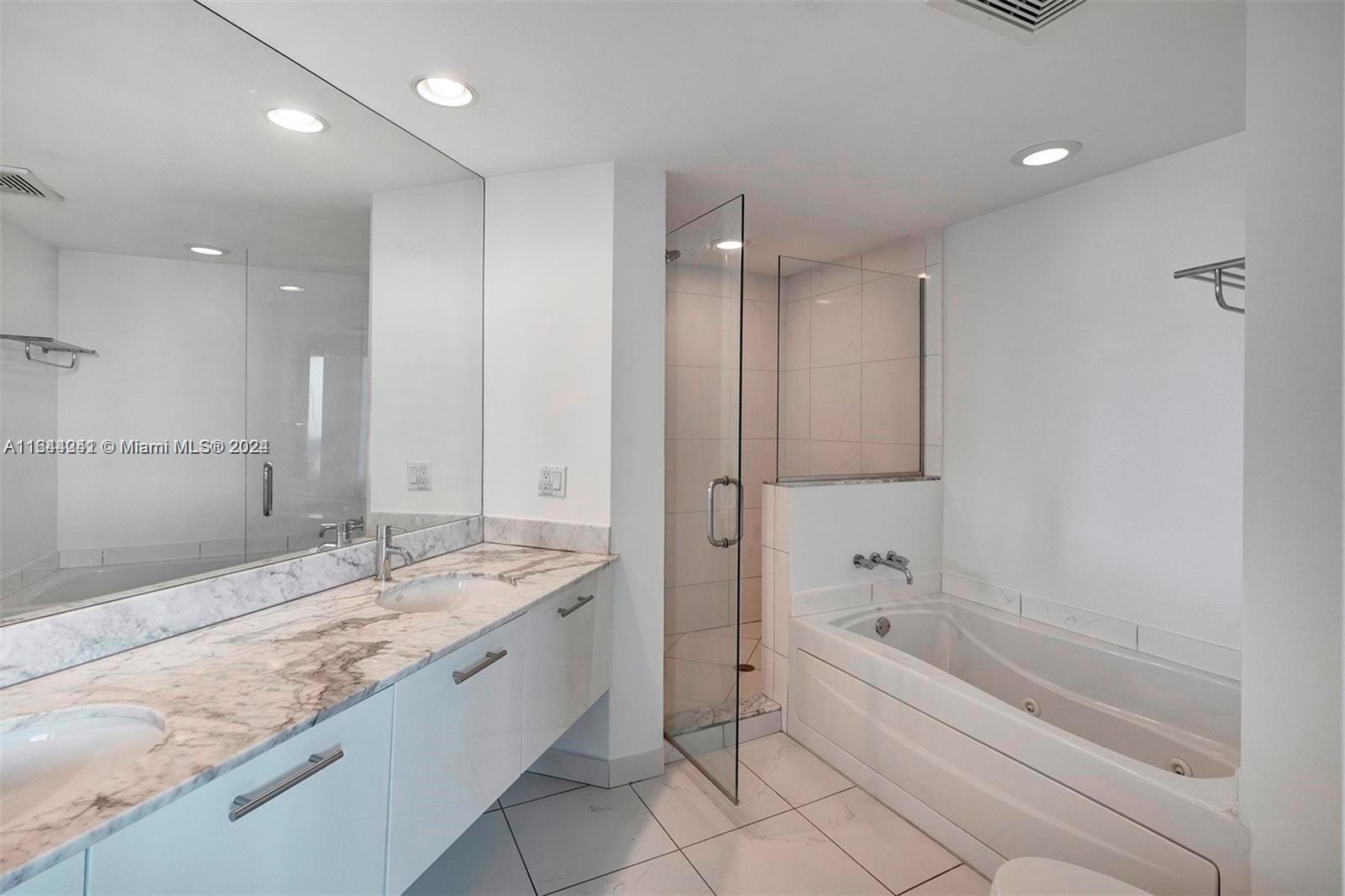 55 SE 6th St #3401, Miami FL 33131