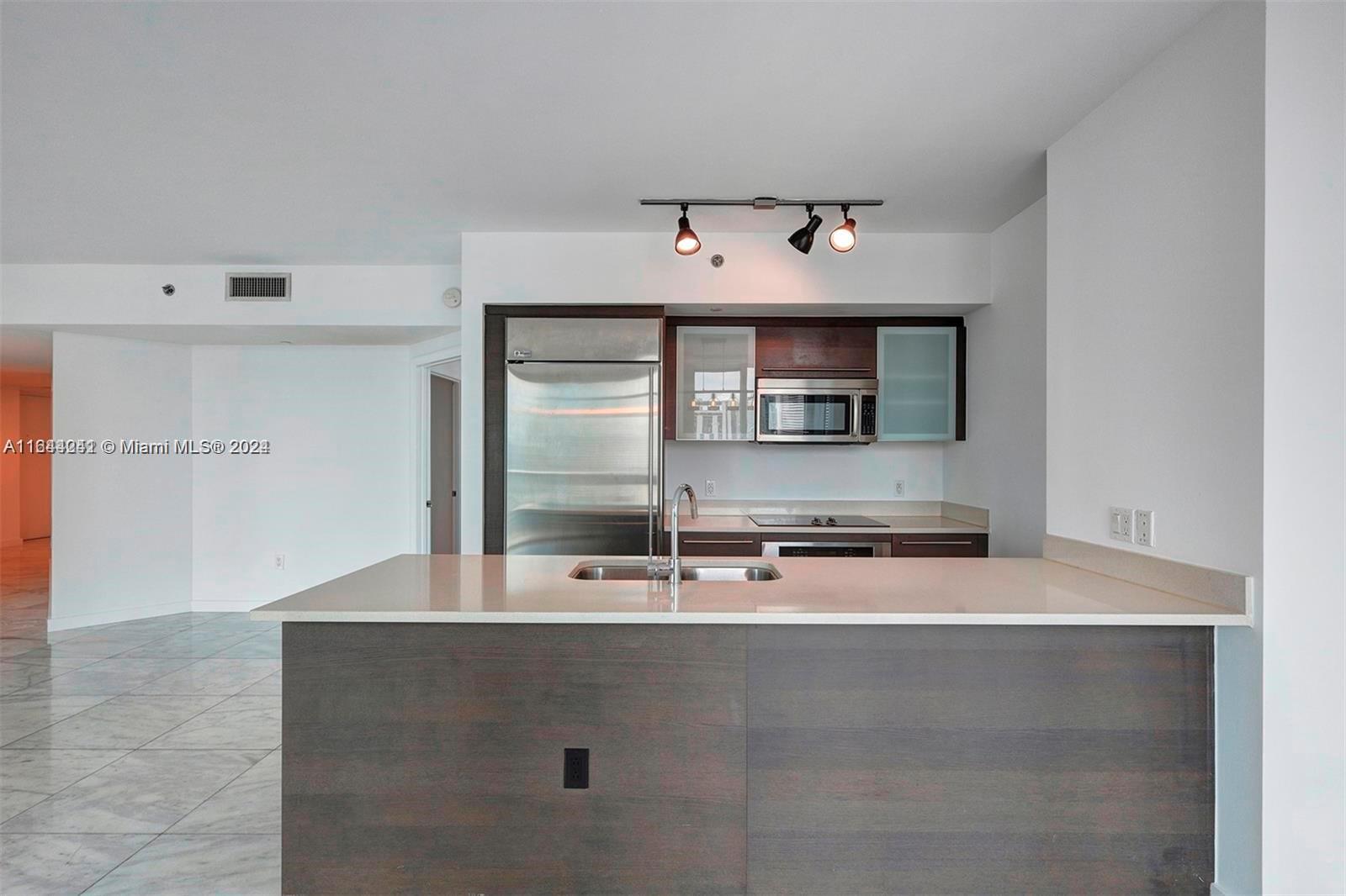 55 SE 6th St #3401, Miami FL 33131