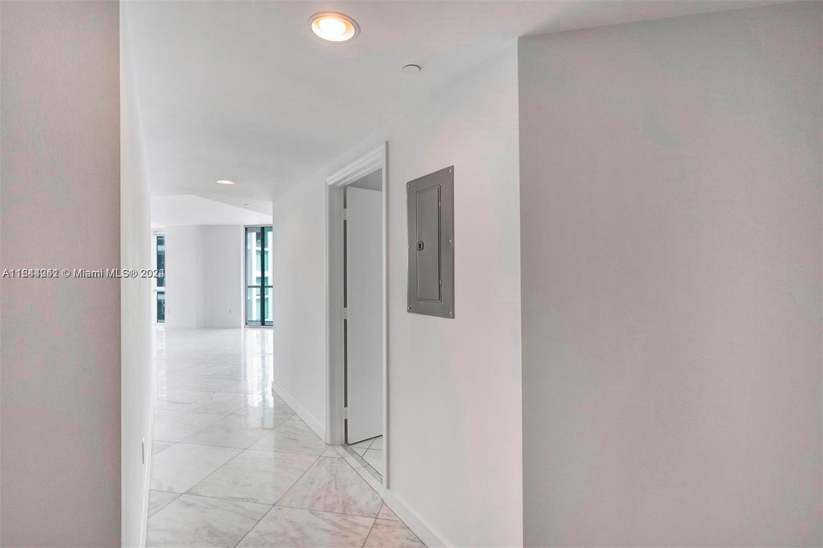 55 SE 6th St #3401, Miami FL 33131
