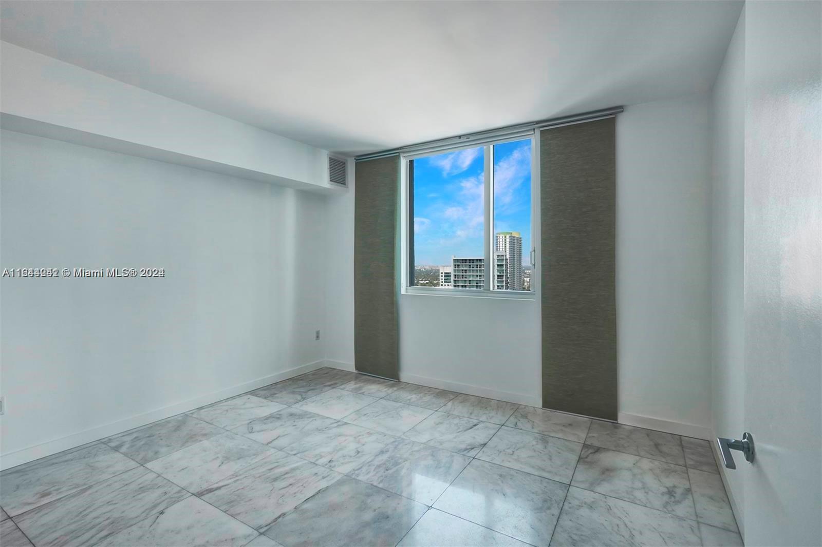 55 SE 6th St #3401, Miami FL 33131