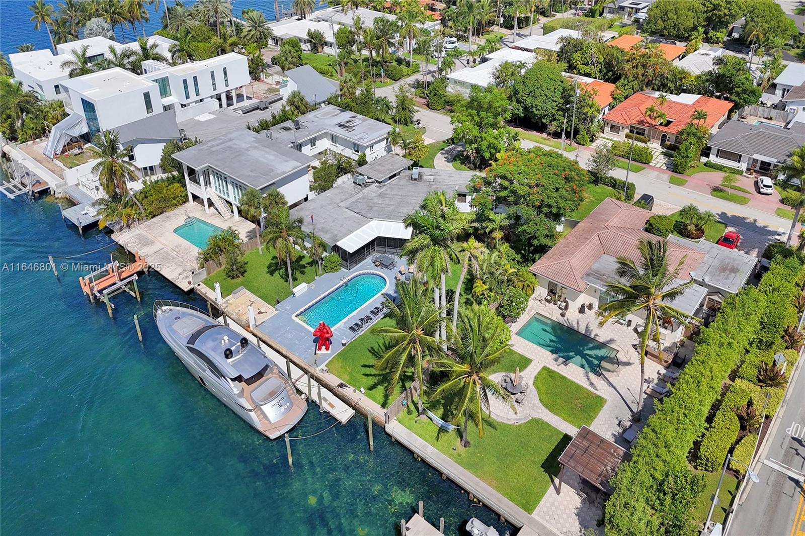 1020 S Shore Dr, Miami Beach FL 33141