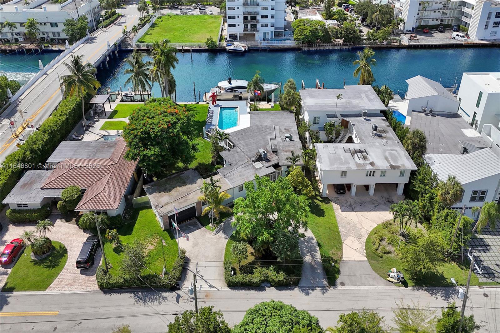 1020 S Shore Dr, Miami Beach FL 33141