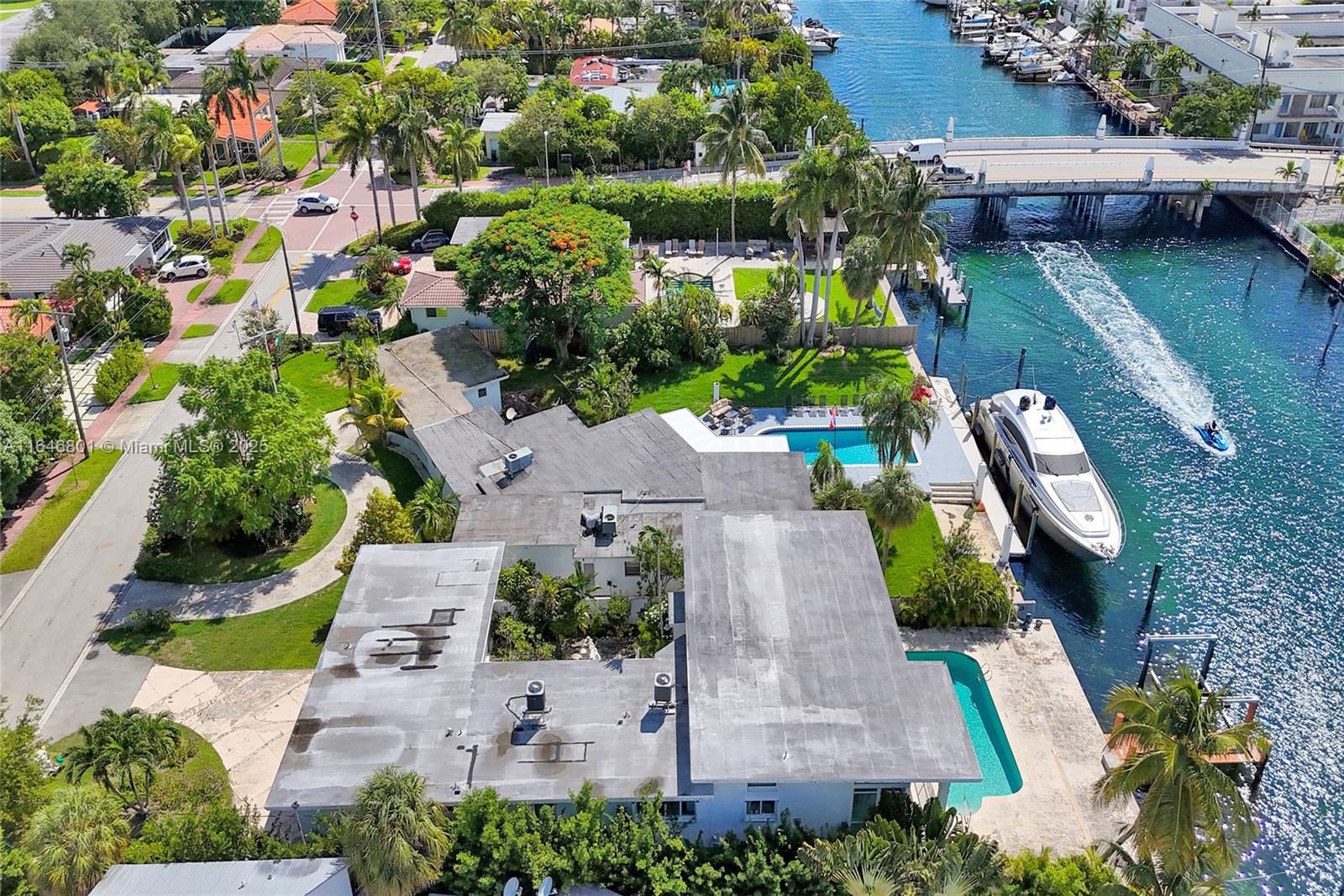 1020 S Shore Dr, Miami Beach FL 33141