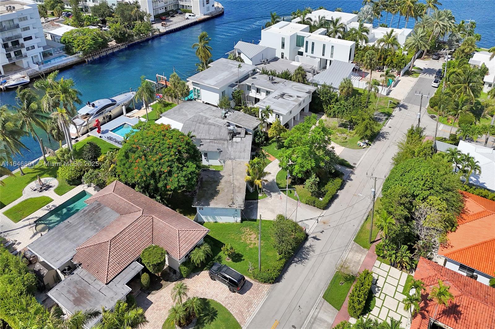 1020 S Shore Dr, Miami Beach FL 33141