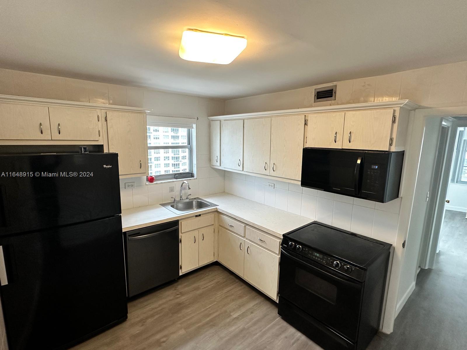 5555 Collins Ave #10B, Miami Beach FL 33140