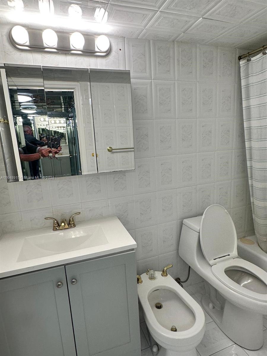 5555 Collins Ave #10B, Miami Beach FL 33140