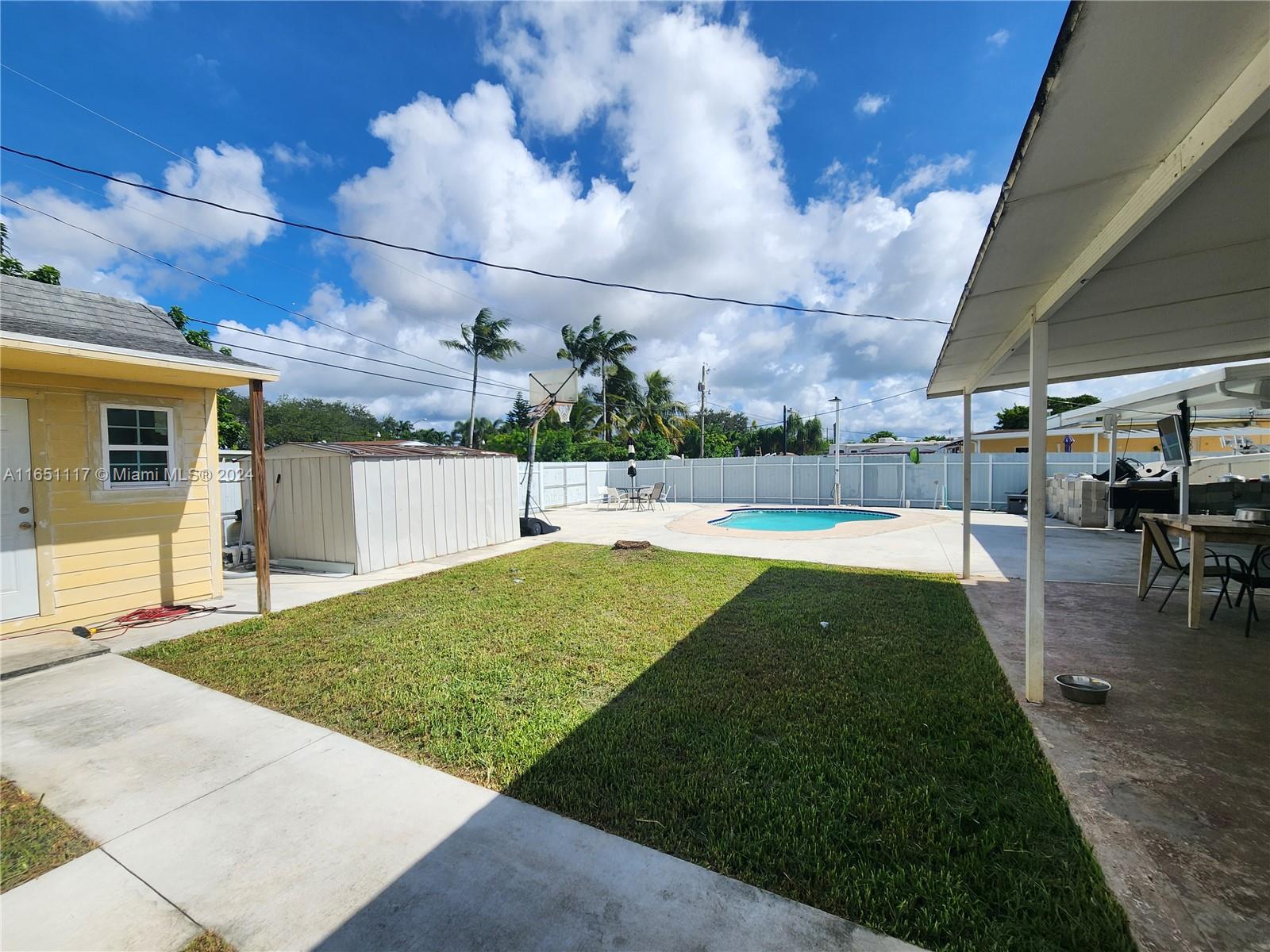 1025 NE 13th Ave, Homestead FL 33033