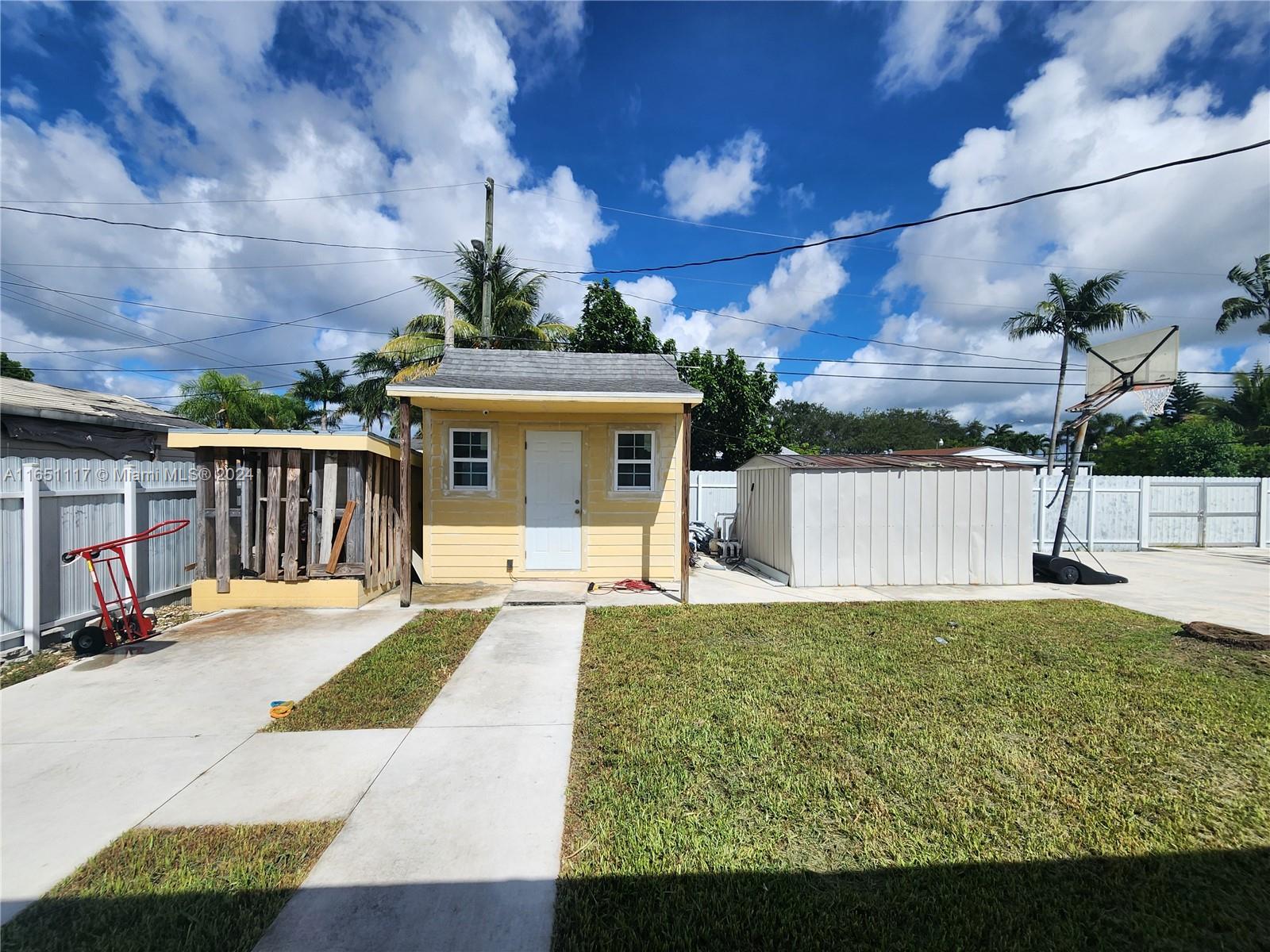 1025 NE 13th Ave, Homestead FL 33033
