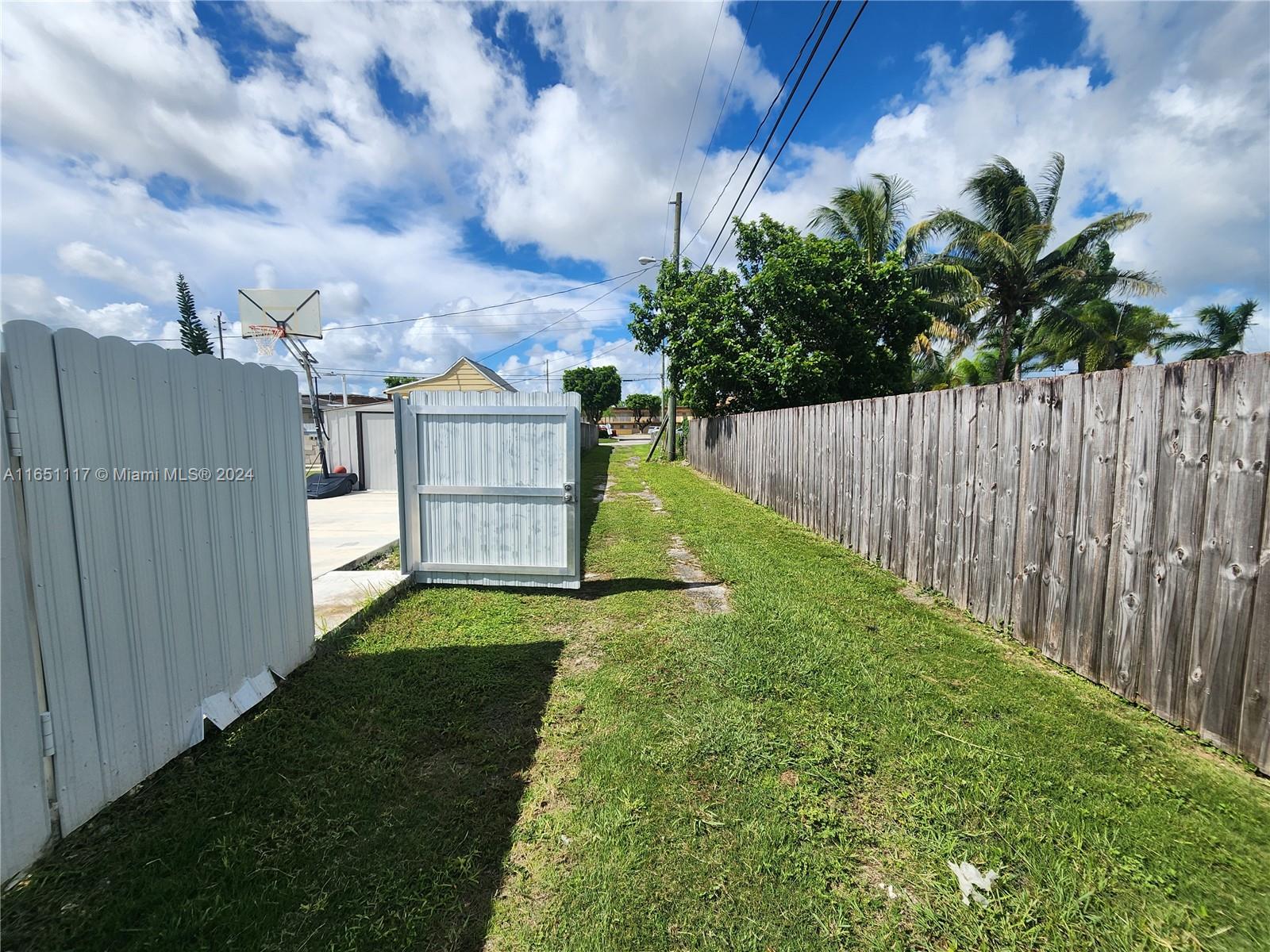 1025 NE 13th Ave, Homestead FL 33033