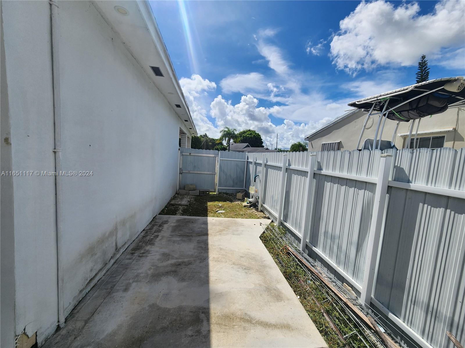 1025 NE 13th Ave, Homestead FL 33033