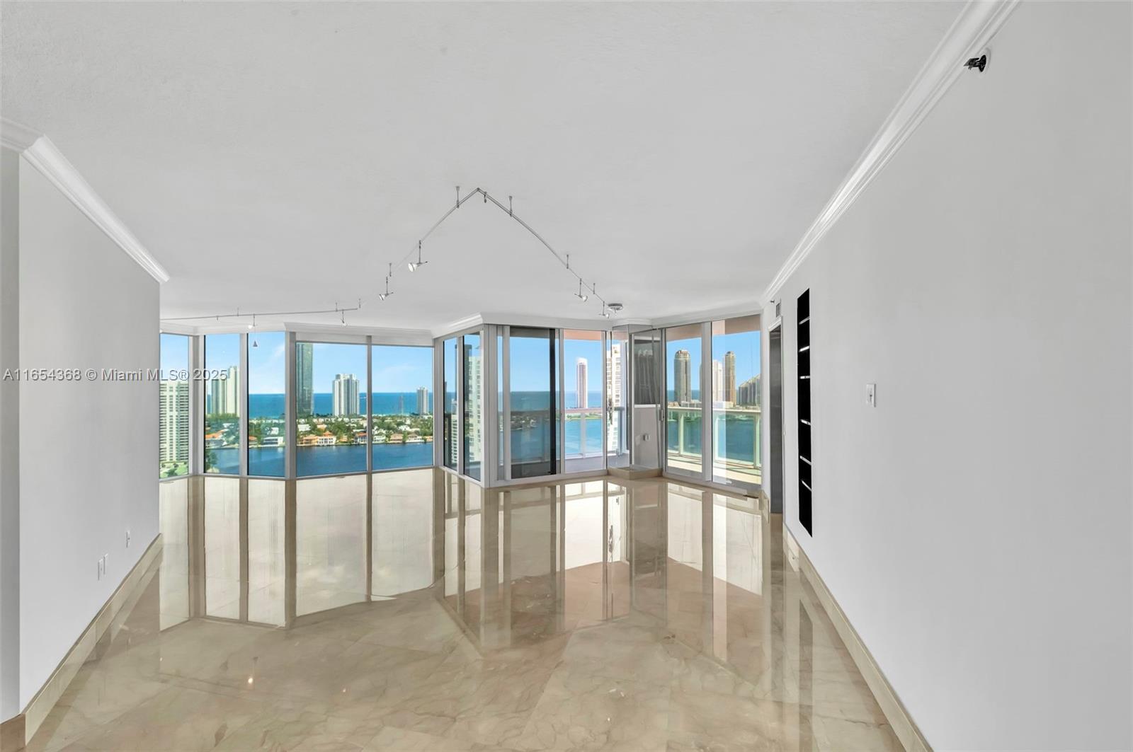 3370 Hidden Bay Dr #2708, Aventura FL 33180