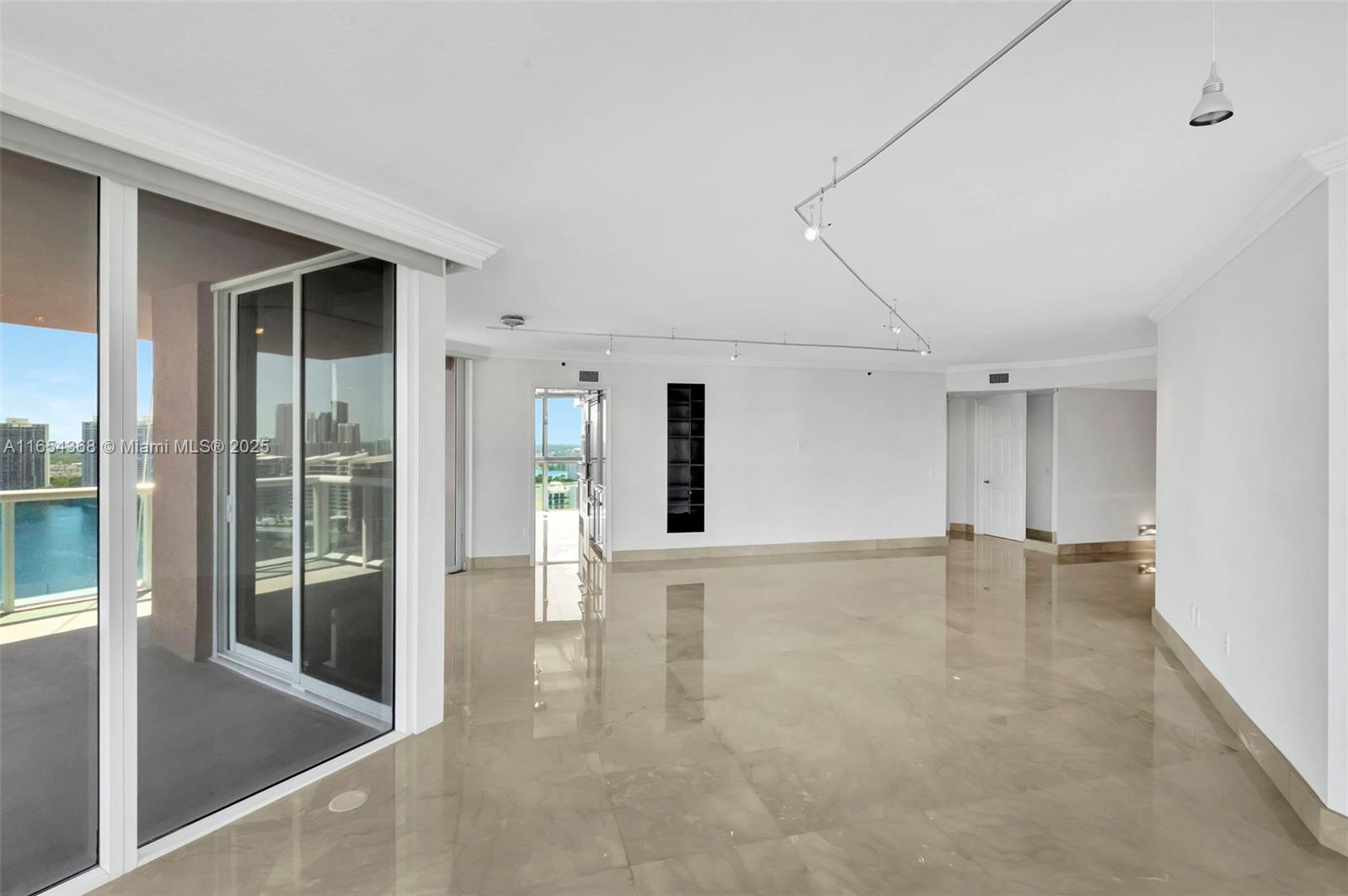 3370 Hidden Bay Dr #2708, Aventura FL 33180