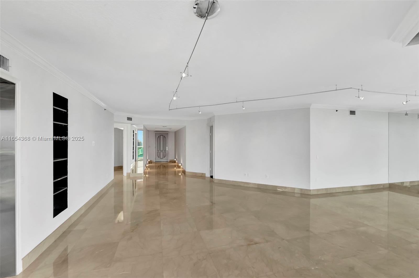 3370 Hidden Bay Dr #2708, Aventura FL 33180