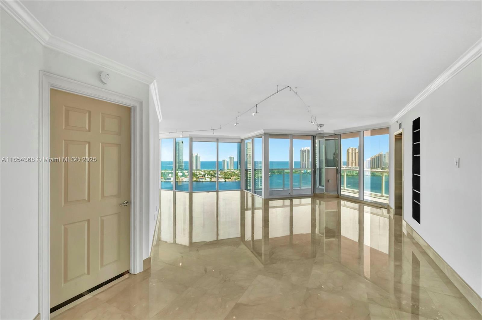 3370 Hidden Bay Dr #2708, Aventura FL 33180