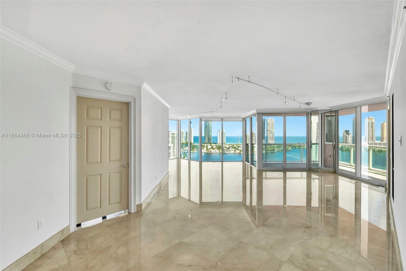 3370 Hidden Bay Dr #2708, Aventura FL 33180