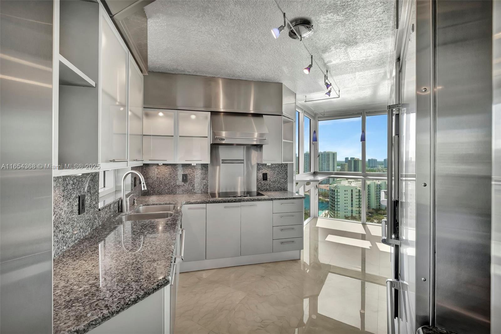 3370 Hidden Bay Dr #2708, Aventura FL 33180