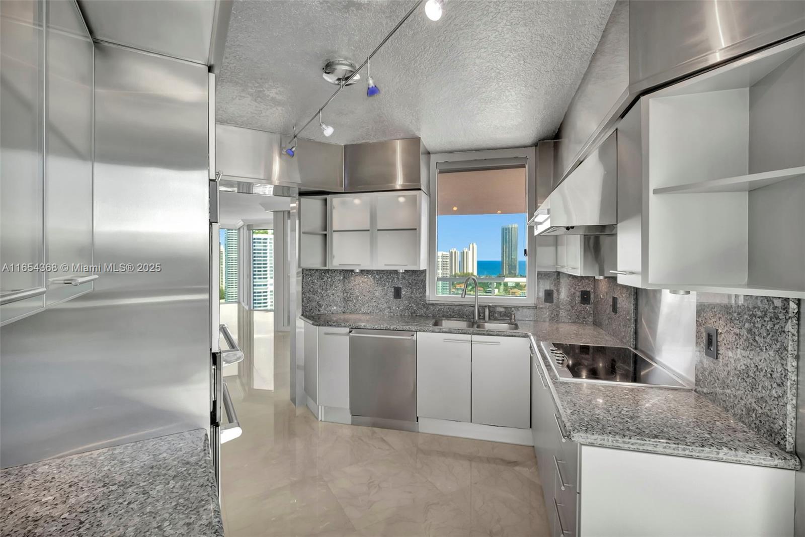 3370 Hidden Bay Dr #2708, Aventura FL 33180
