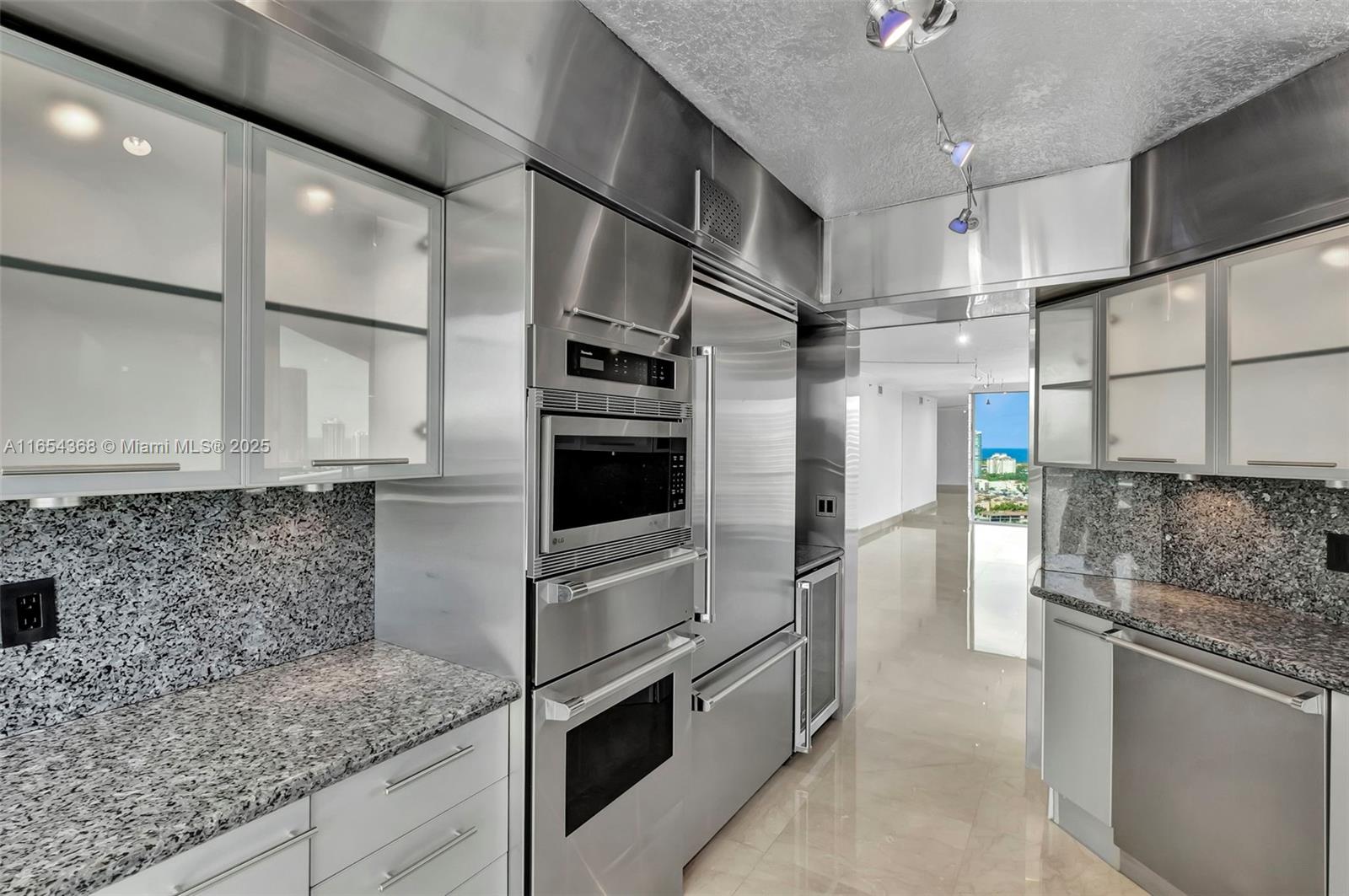 3370 Hidden Bay Dr #2708, Aventura FL 33180