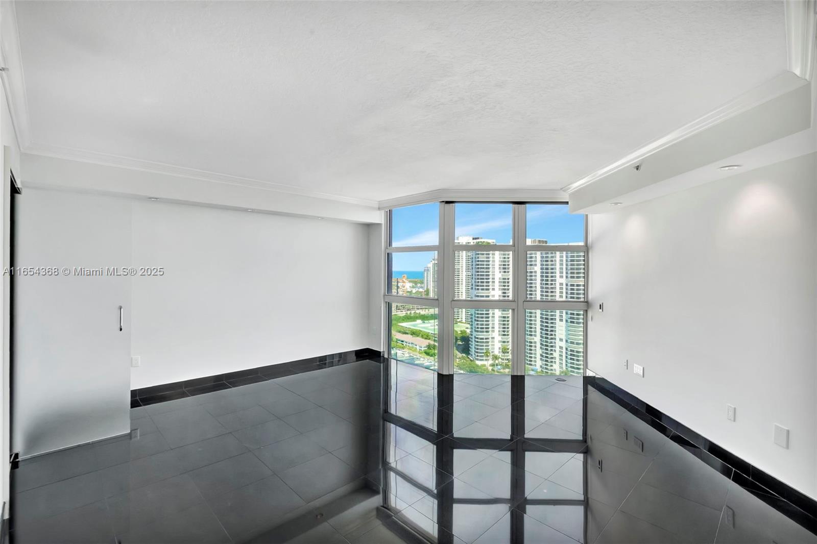 3370 Hidden Bay Dr #2708, Aventura FL 33180