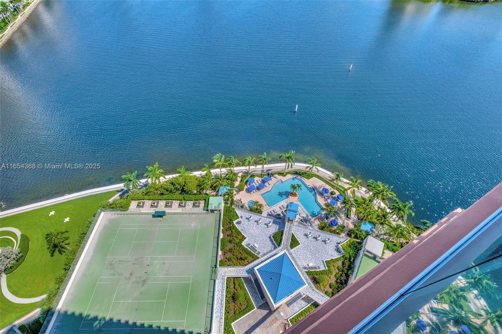 3370 Hidden Bay Dr #2708, Aventura FL 33180