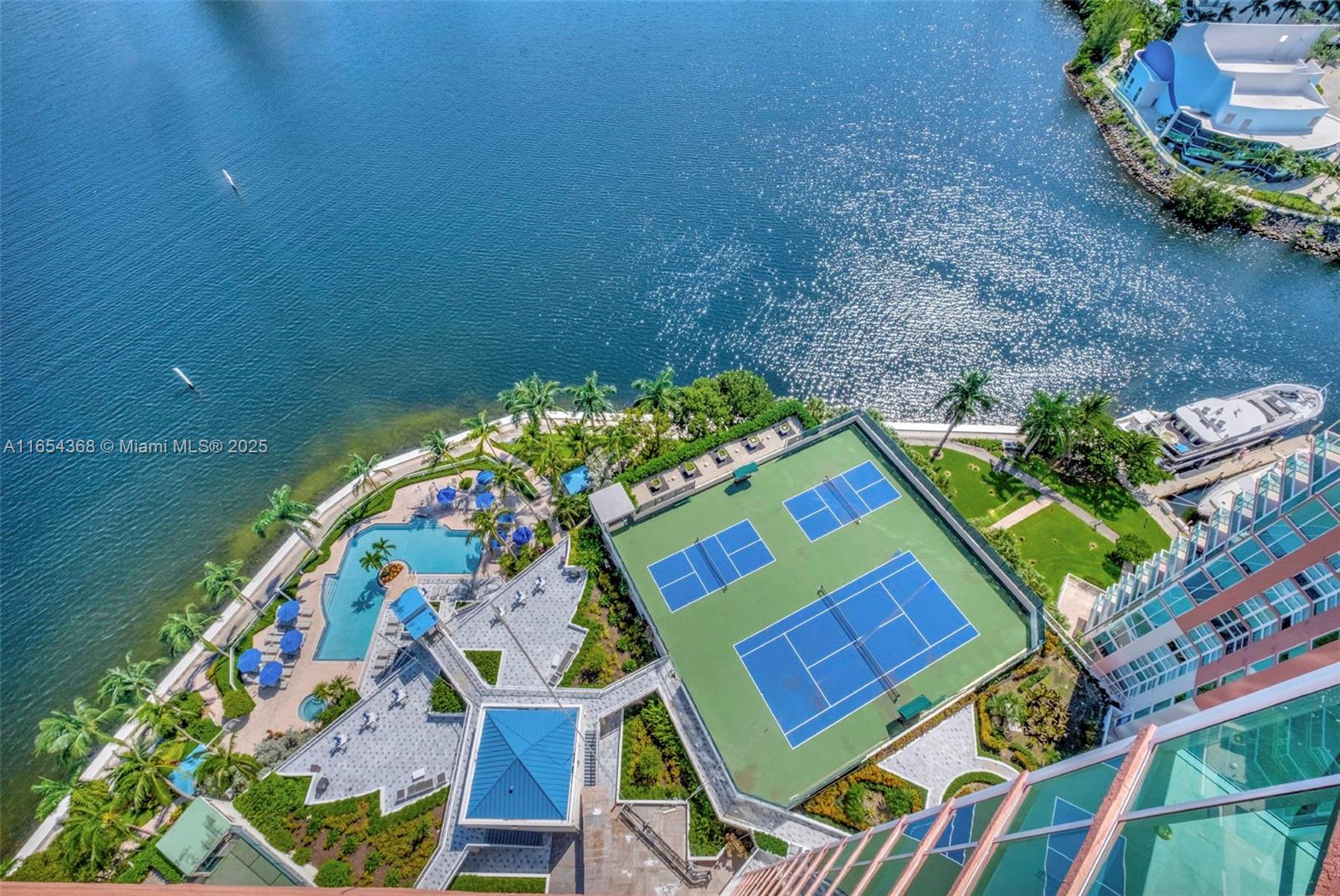 3370 Hidden Bay Dr #2708, Aventura FL 33180