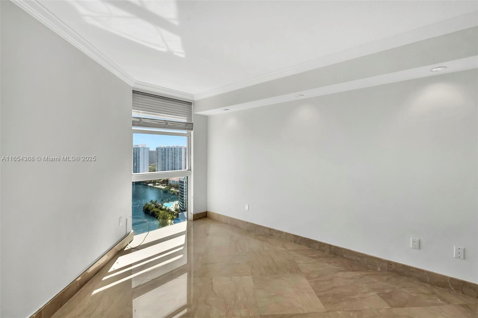 3370 Hidden Bay Dr #2708, Aventura FL 33180