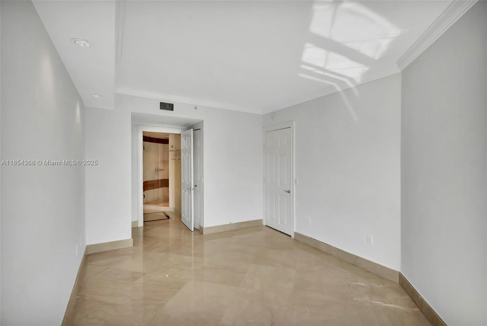 3370 Hidden Bay Dr #2708, Aventura FL 33180