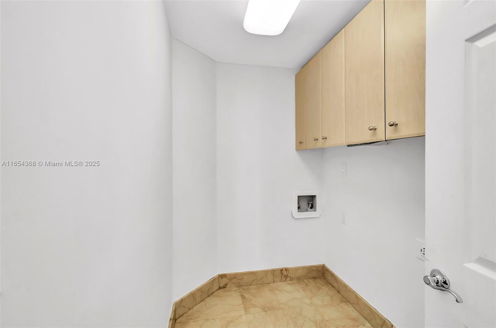 3370 Hidden Bay Dr #2708, Aventura FL 33180