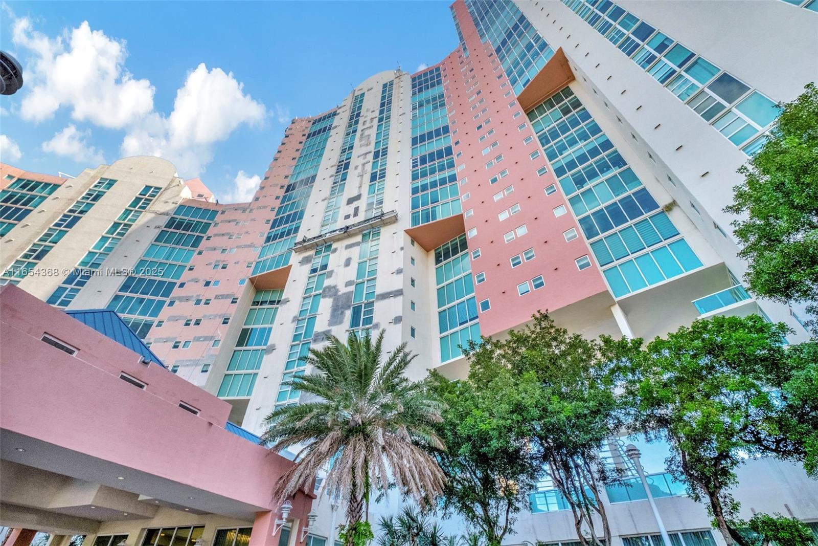 3370 Hidden Bay Dr #2708, Aventura FL 33180