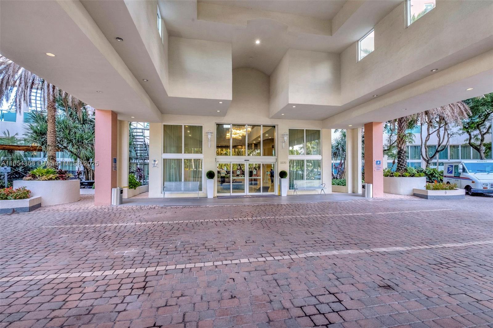 3370 Hidden Bay Dr #2708, Aventura FL 33180
