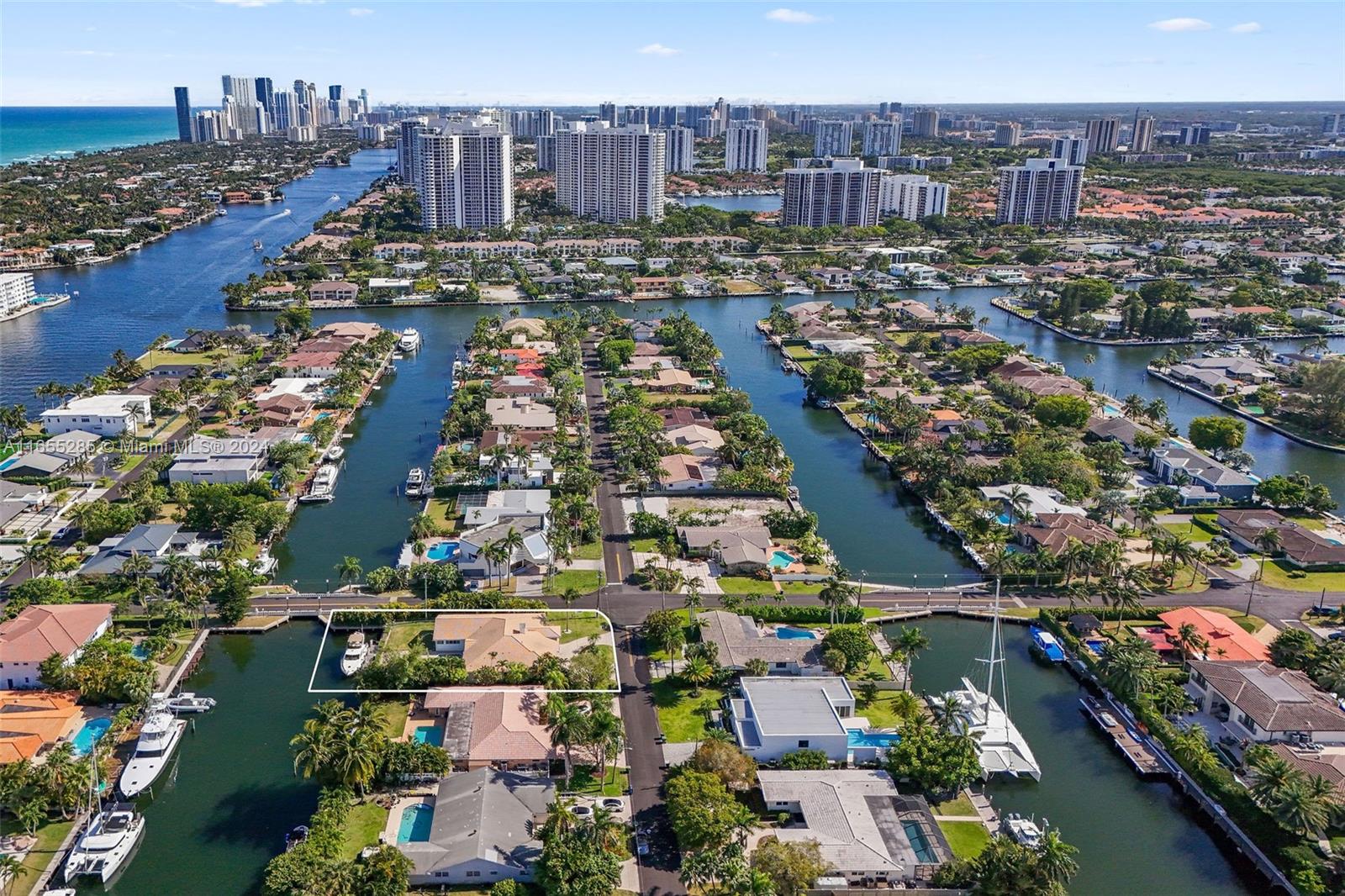 543 Hibiscus Dr, Hallandale Beach FL 33009