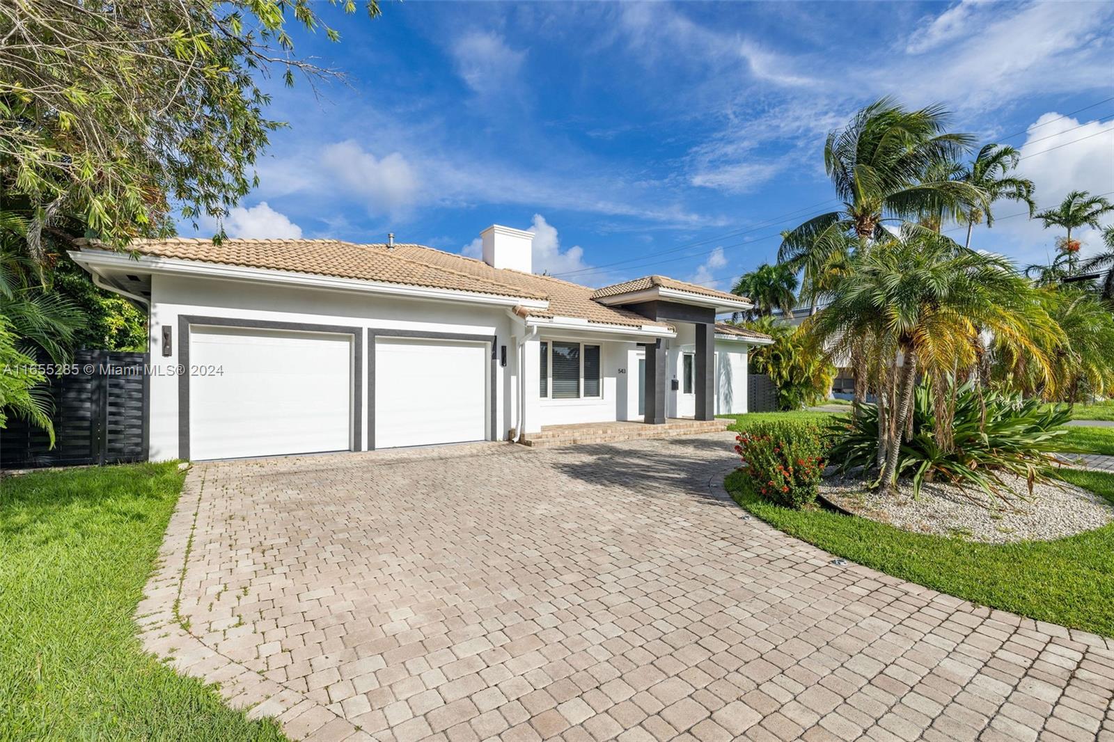 543 Hibiscus Dr, Hallandale Beach FL 33009